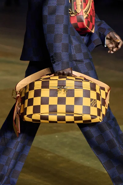 Look 64
